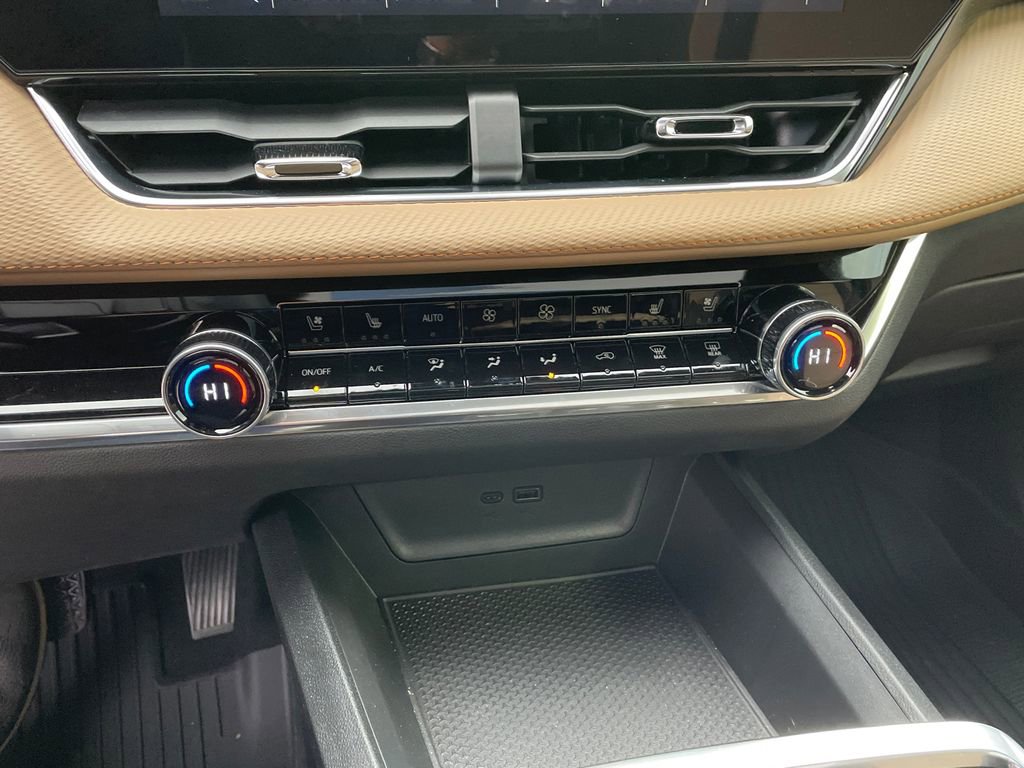 Used 2025 Chevrolet Equinox ACTIV w/ Convenience Package III image 42