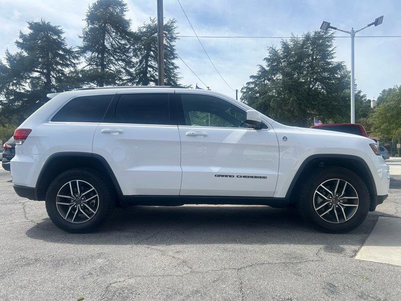 Used 2020 Jeep Grand Cherokee Laredo w/ Quick Order Package 2BN North AWD/4WD image 3