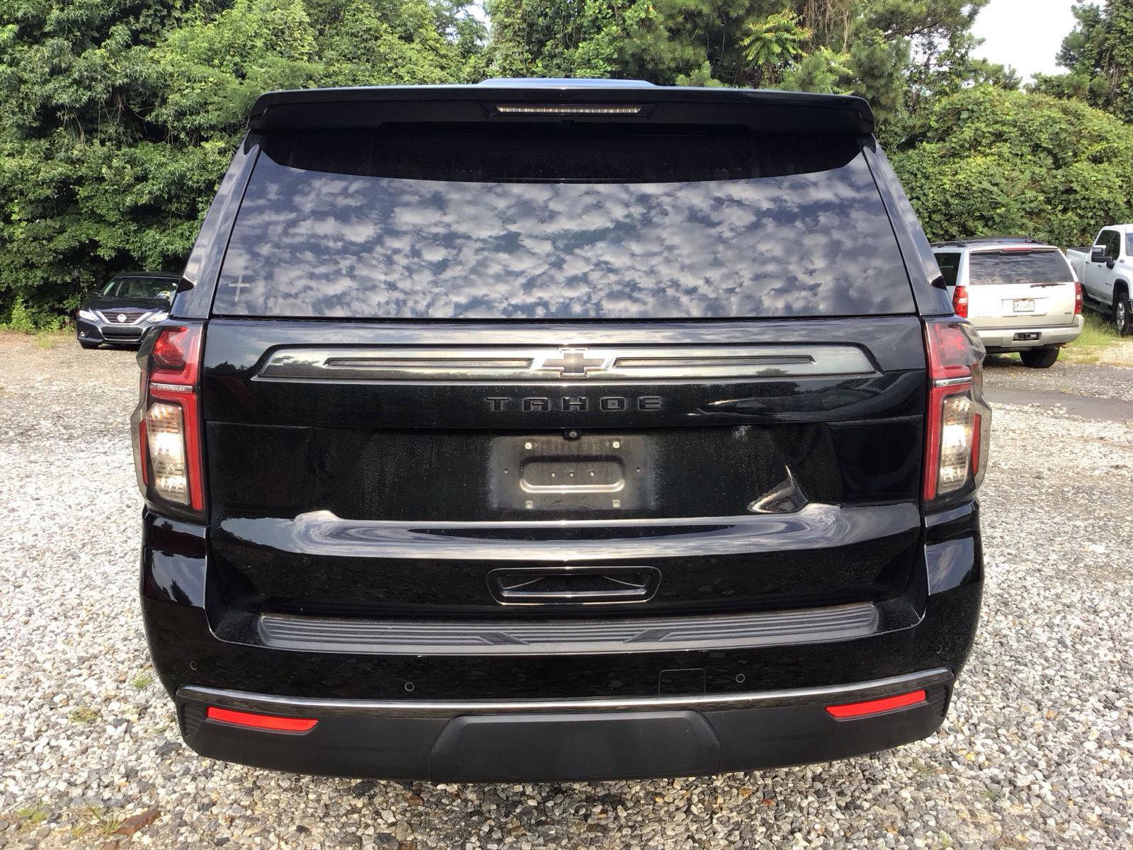 Used 2022 Chevrolet Tahoe Z71 w/ Luxury Package AWD/4WD image 3