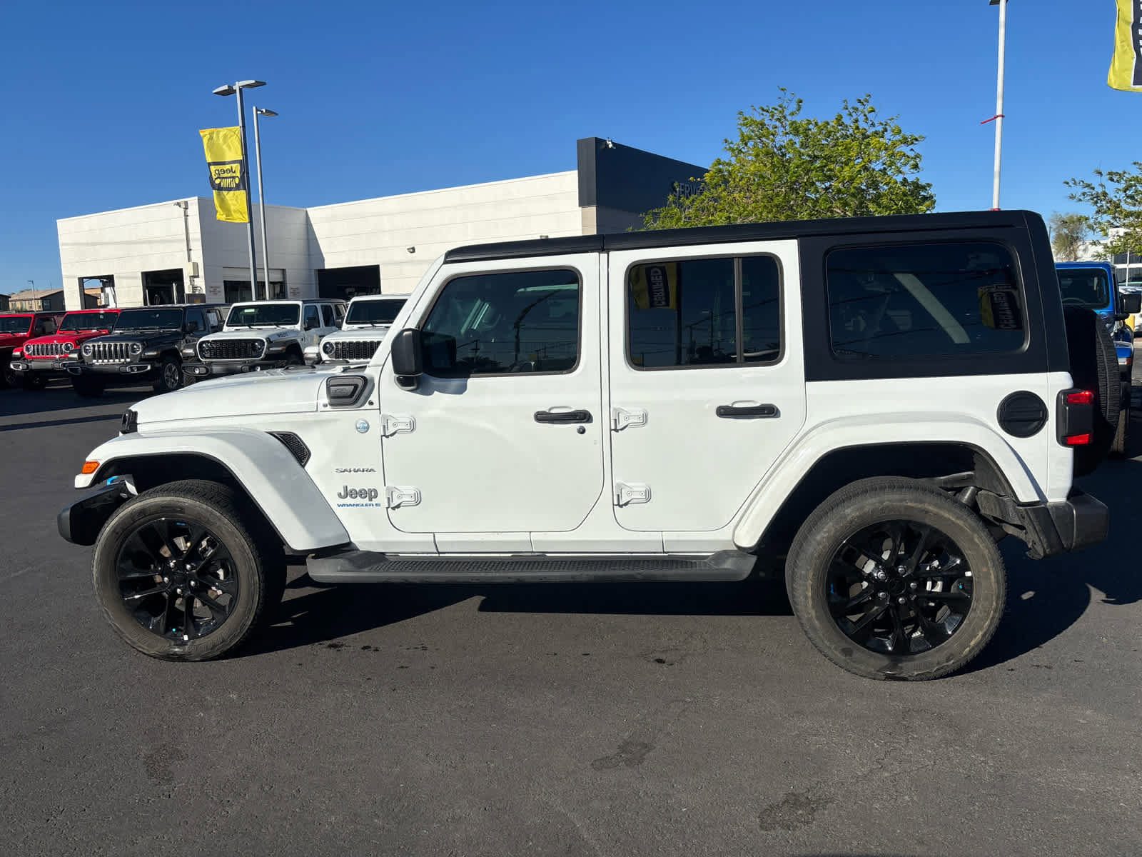Used 2023 Jeep Wrangler Sahara w/ Cold Weather Group image 8