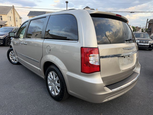Used 2012 Chrysler Town & Country Touring-L w/ Entertainment Group #2 FWD image 7