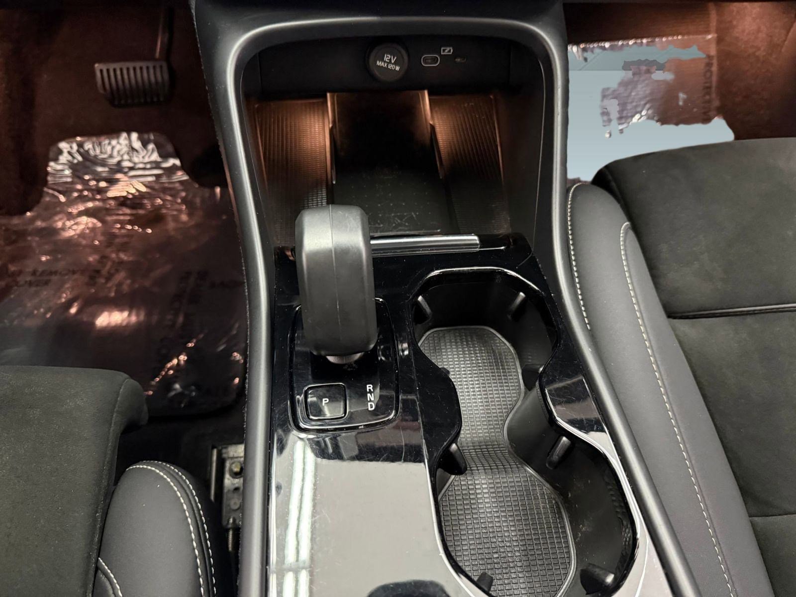 Used 2023 Volvo C40 P8 Recharge Ultimate image 17