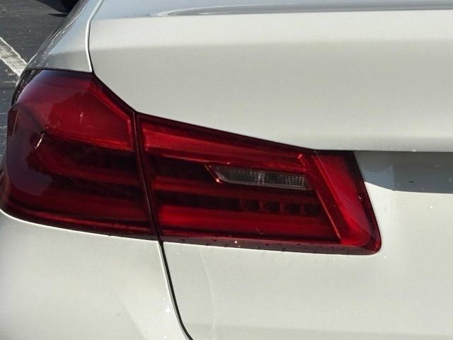 Used 2019 BMW 530e xDrive AWD/4WD image 10