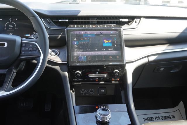 Used 2024 Jeep Grand Cherokee L Limited w/ Black Appearance Package image 17