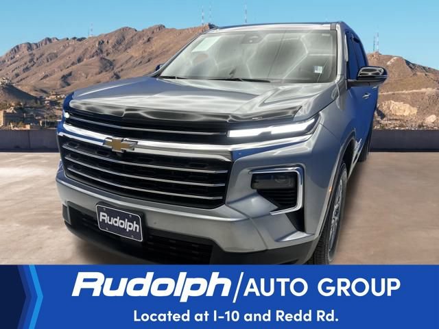 Used 2025 Chevrolet Traverse LT image 1