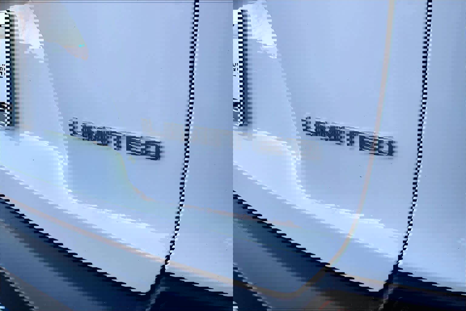 Used 2022 Jeep Cherokee Limited w/ Mopar Interior Package image 9