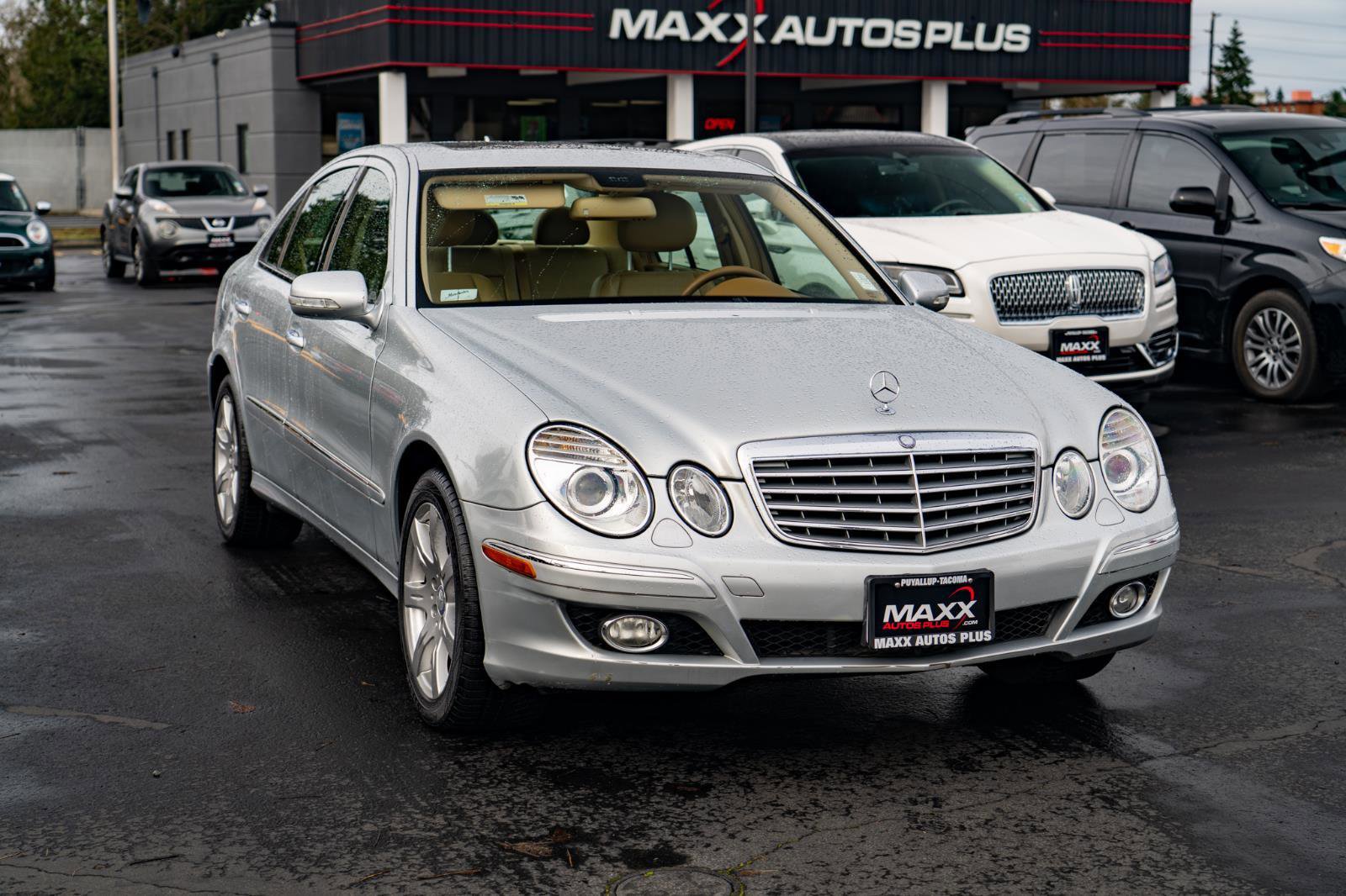 Used 2008 Mercedes-Benz E 350 4MATIC Sedan image 2