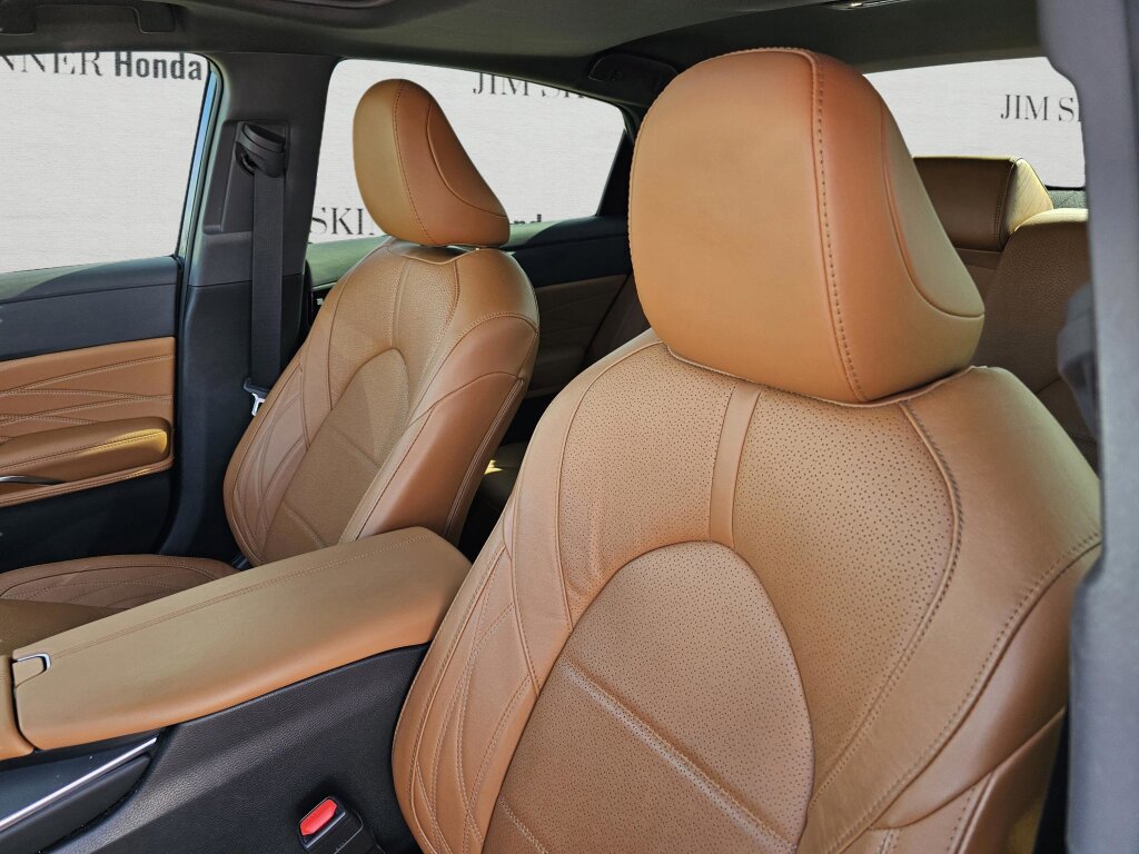 Used 2022 Toyota Avalon Limited w/ Advanced Safety Package image 18