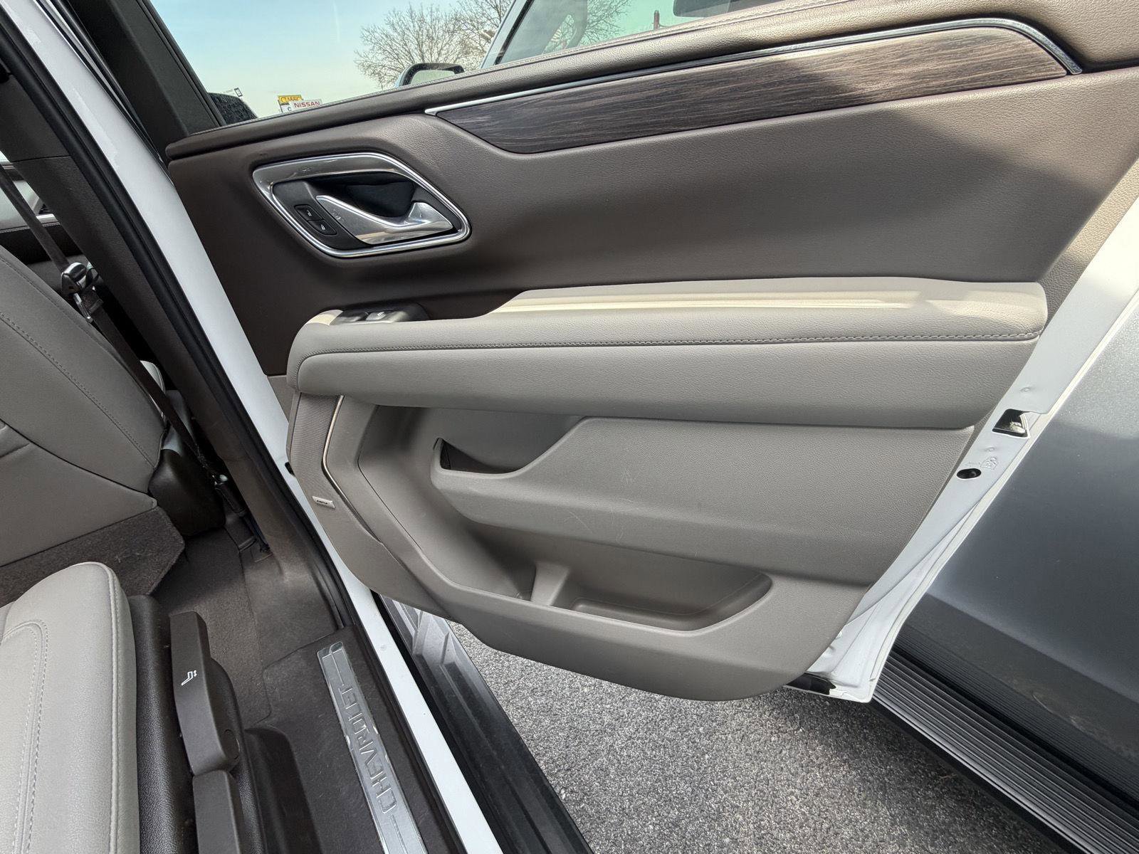 Used 2024 Chevrolet Suburban LT image 21