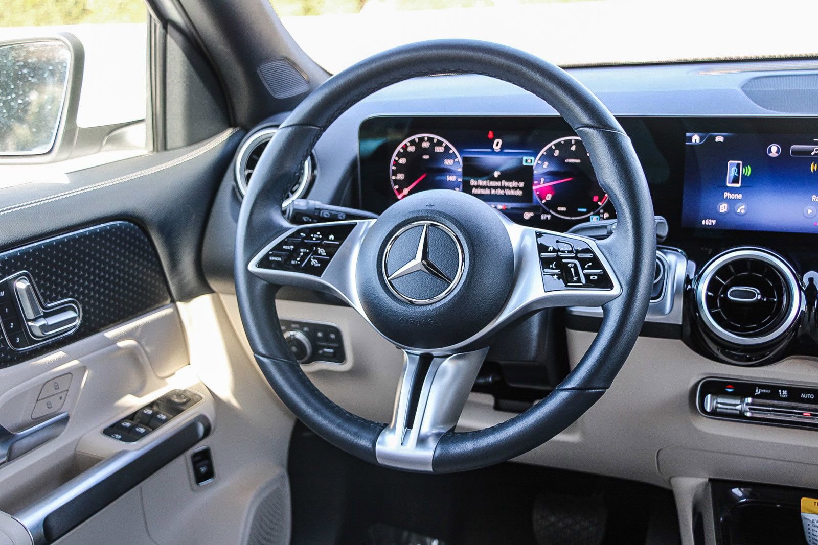 Used 2025 Mercedes-Benz GLB 250 4MATIC image 16