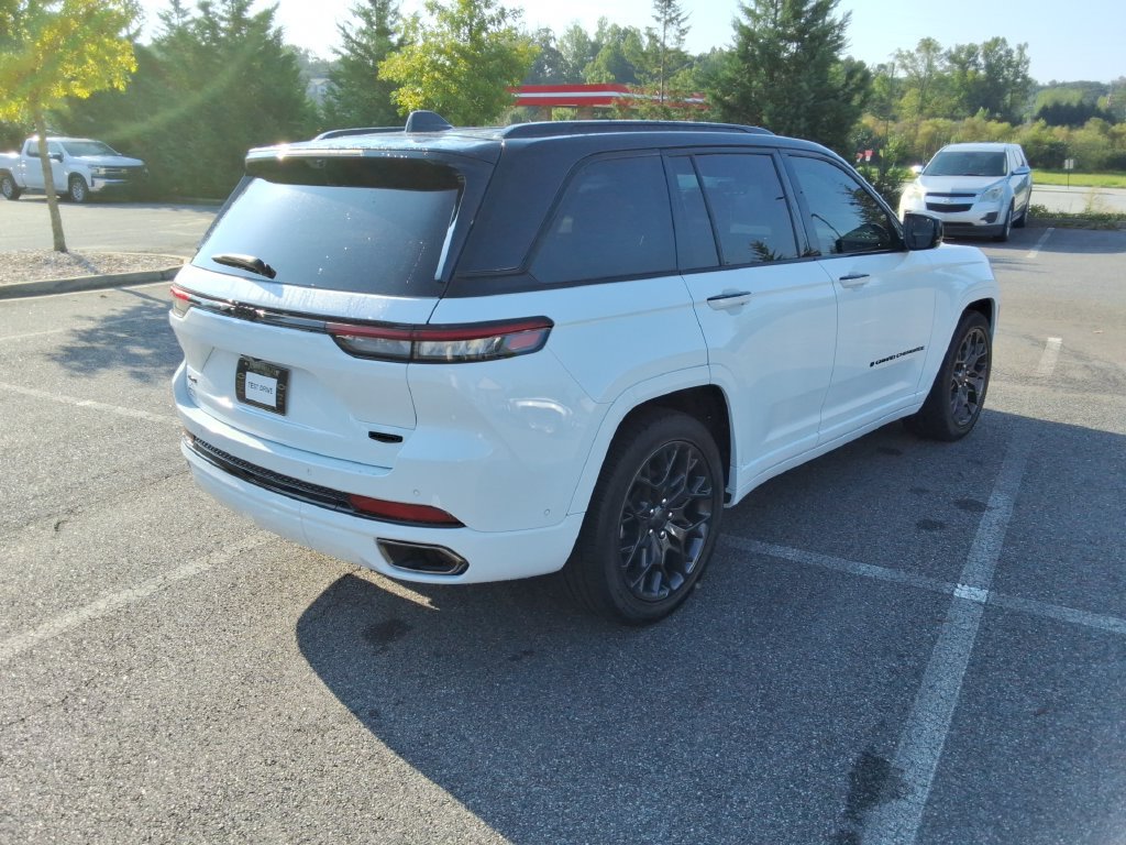 Used 2025 Jeep Grand Cherokee Summit AWD/4WD image 5