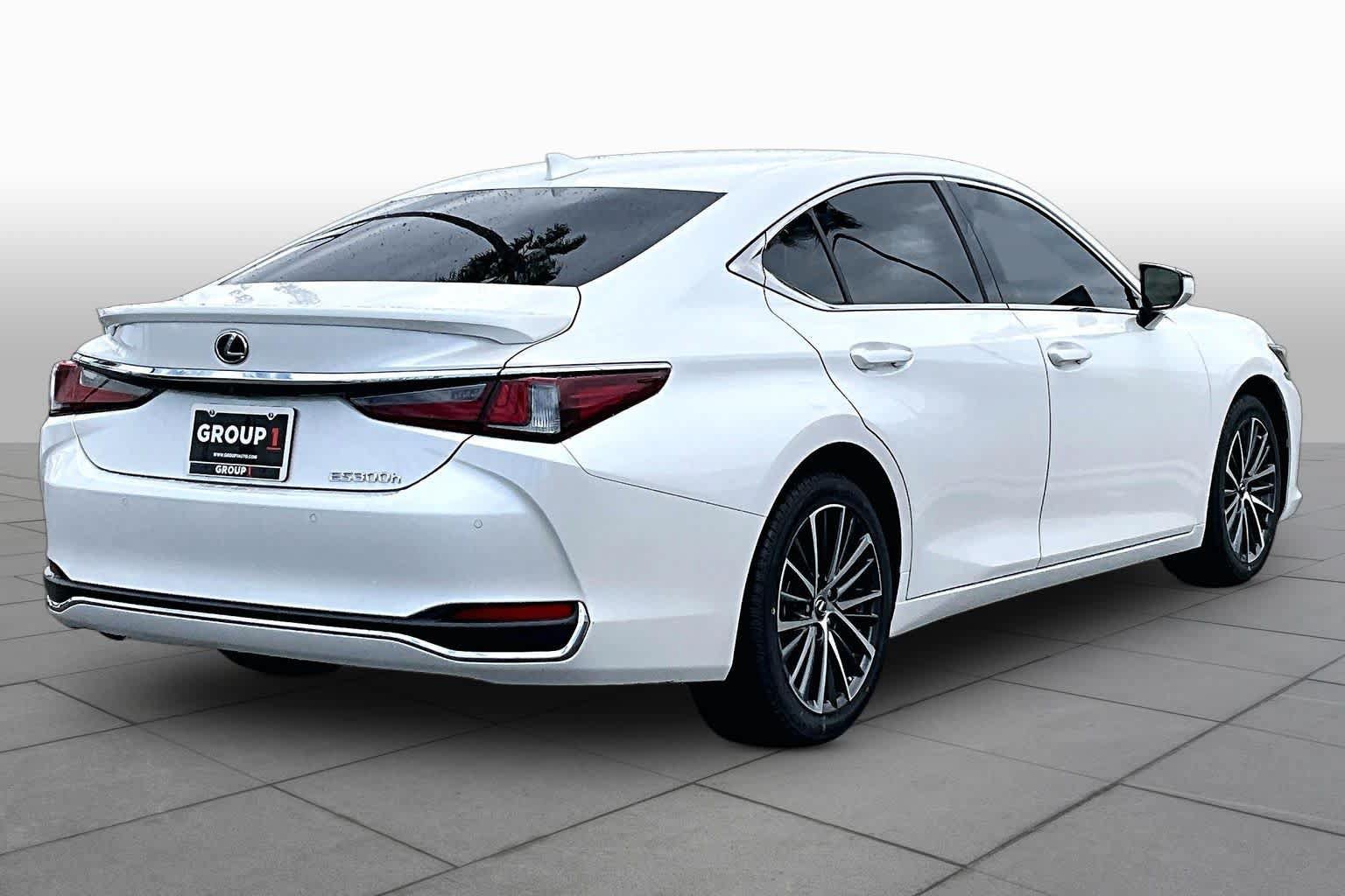 Used 2025 Lexus ES 300h w/ Premium Package FWD image 13