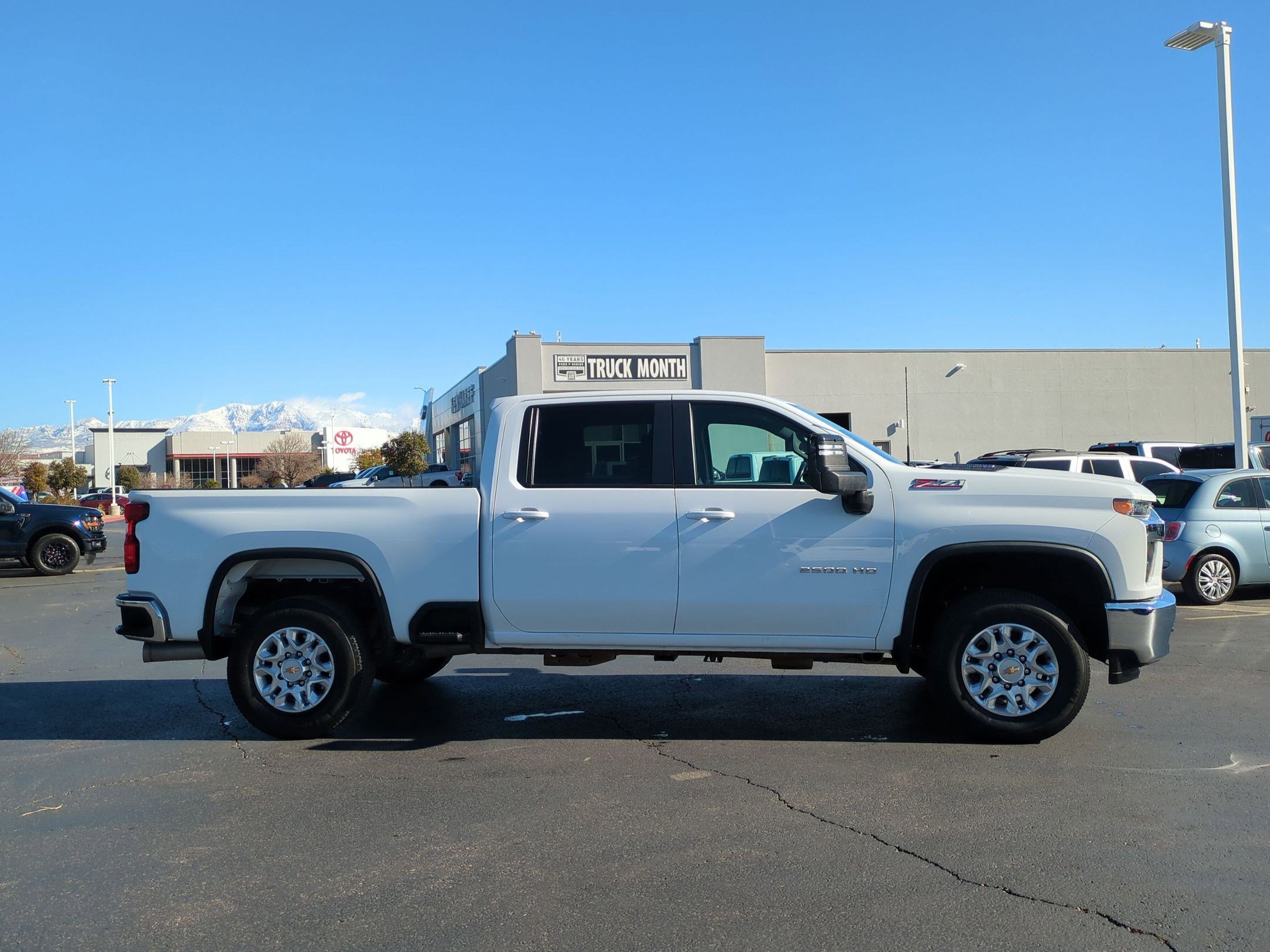 Used 2023 Chevrolet Silverado 2500 LT image 2