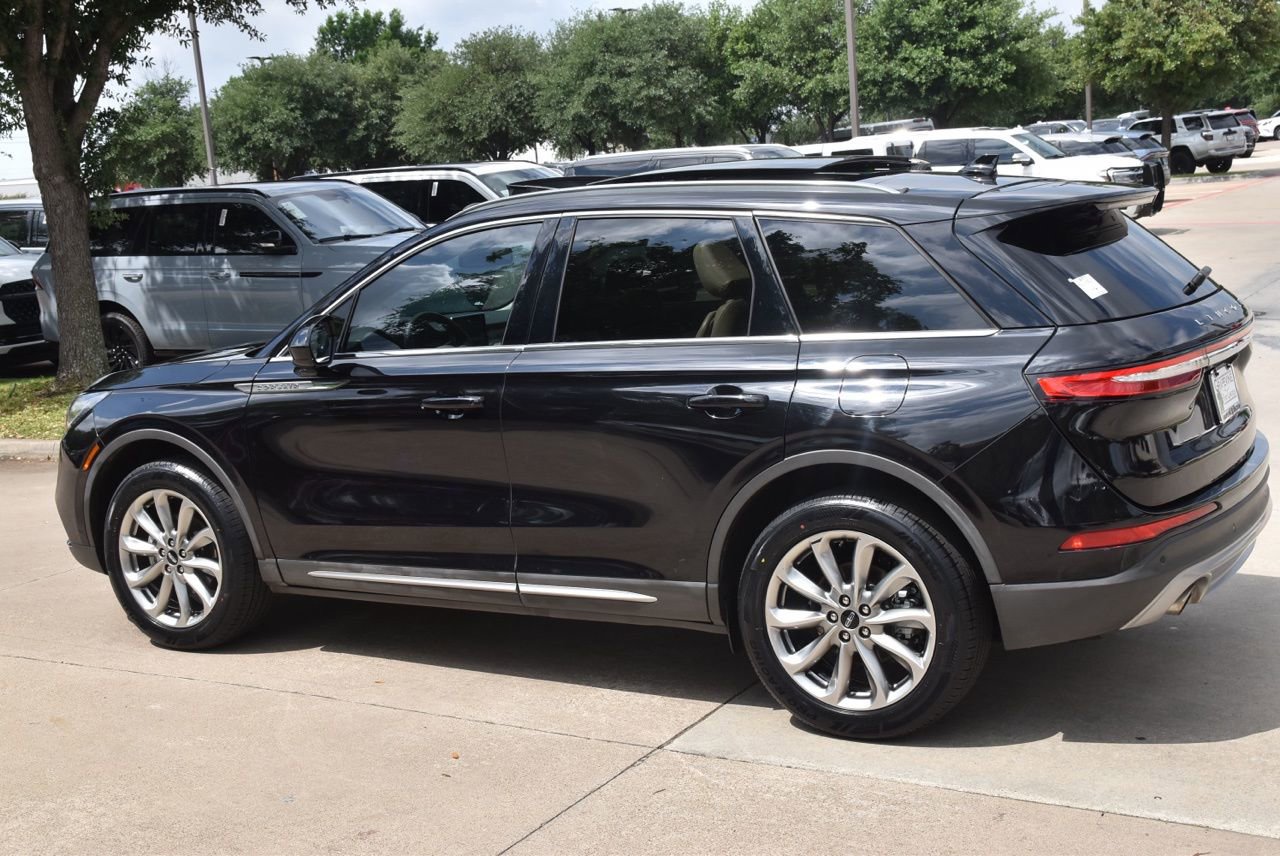 Used 2022 Lincoln Corsair FWD w/ Premium Package image 11