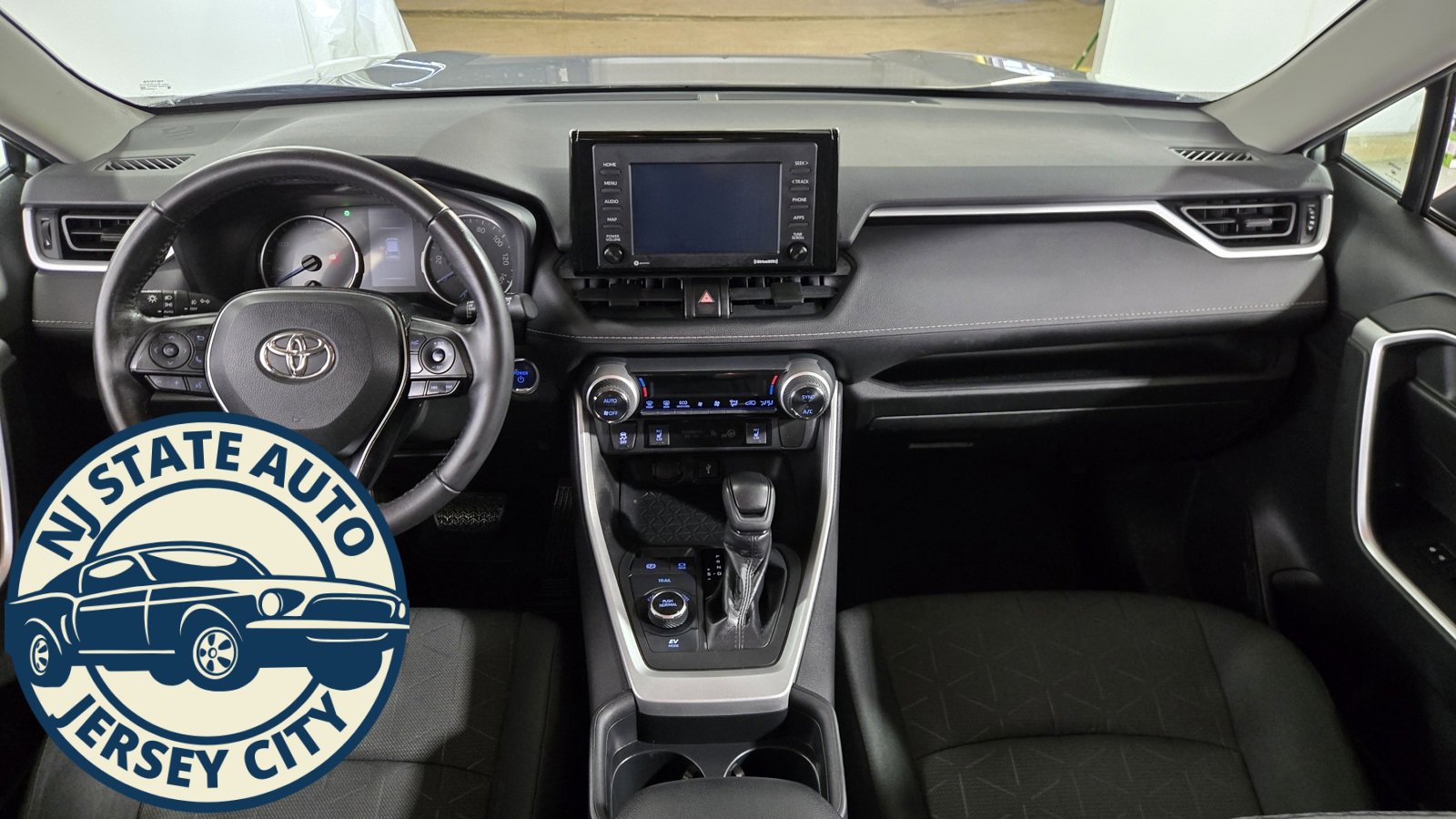 Used 2020 Toyota RAV4 XLE image 26