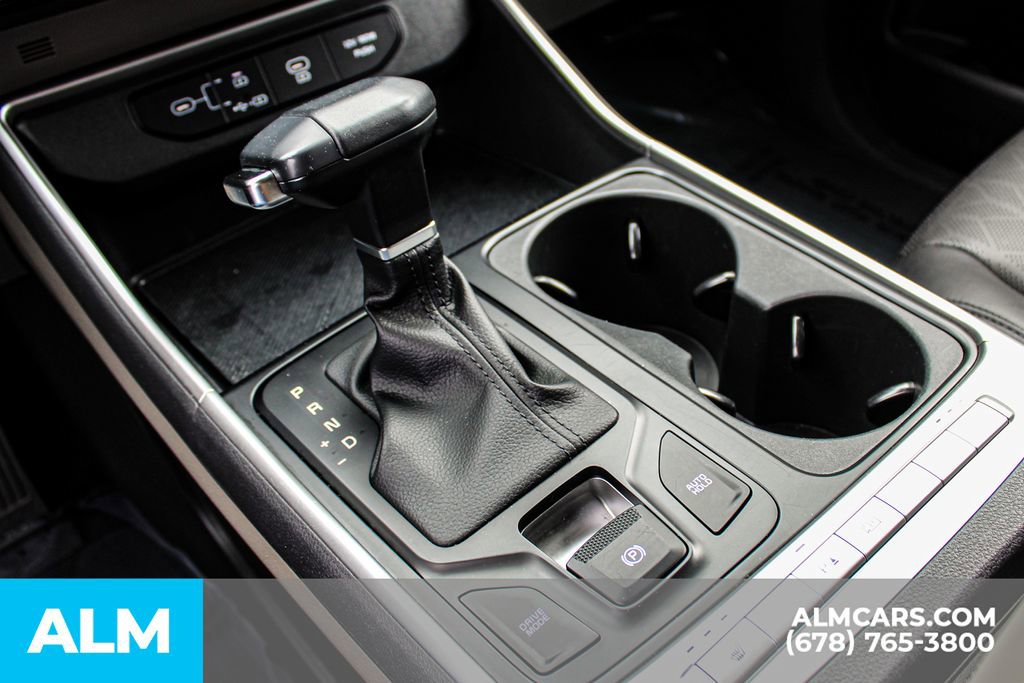 Used 2025 Kia Carnival FWD image 38