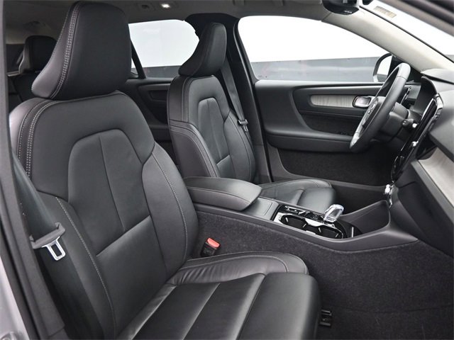 Used 2024 Volvo XC40 B5 Plus w/ Protection Package Premier image 32