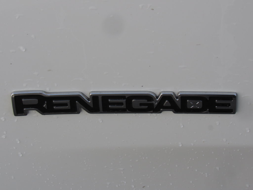 Used 2023 Jeep Renegade Latitude AWD/4WD image 9