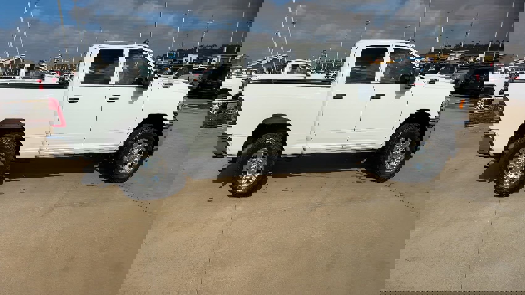 Used 2024 RAM 2500 Tradesman w/ Chrome Appearance Group image 9