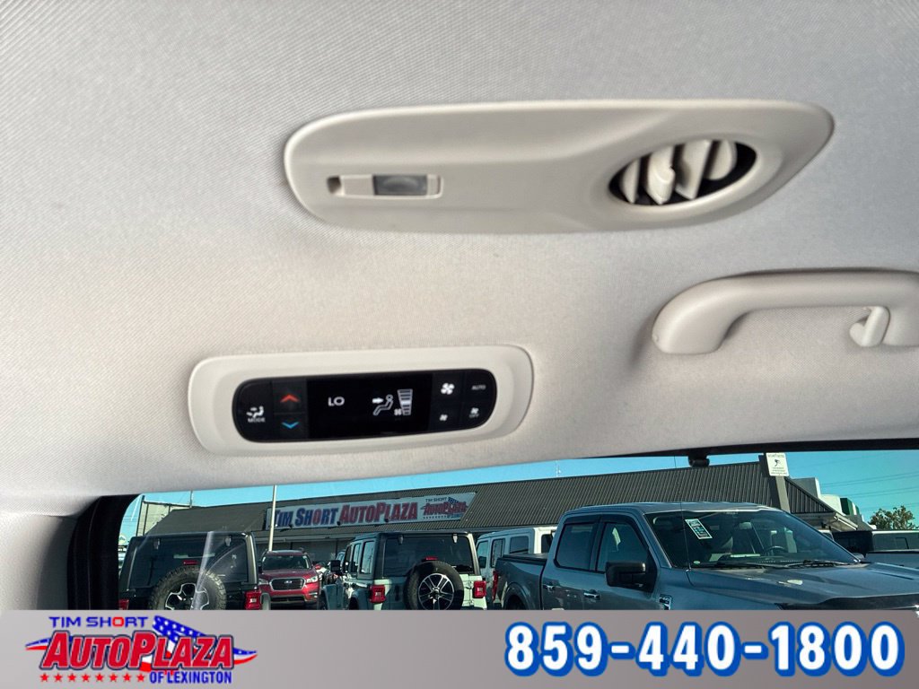 Used 2022 Chrysler Pacifica Touring-L FWD image 14