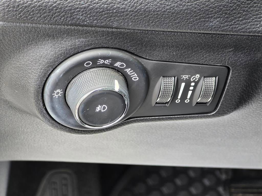 Used 2018 Jeep Compass Latitude image 8