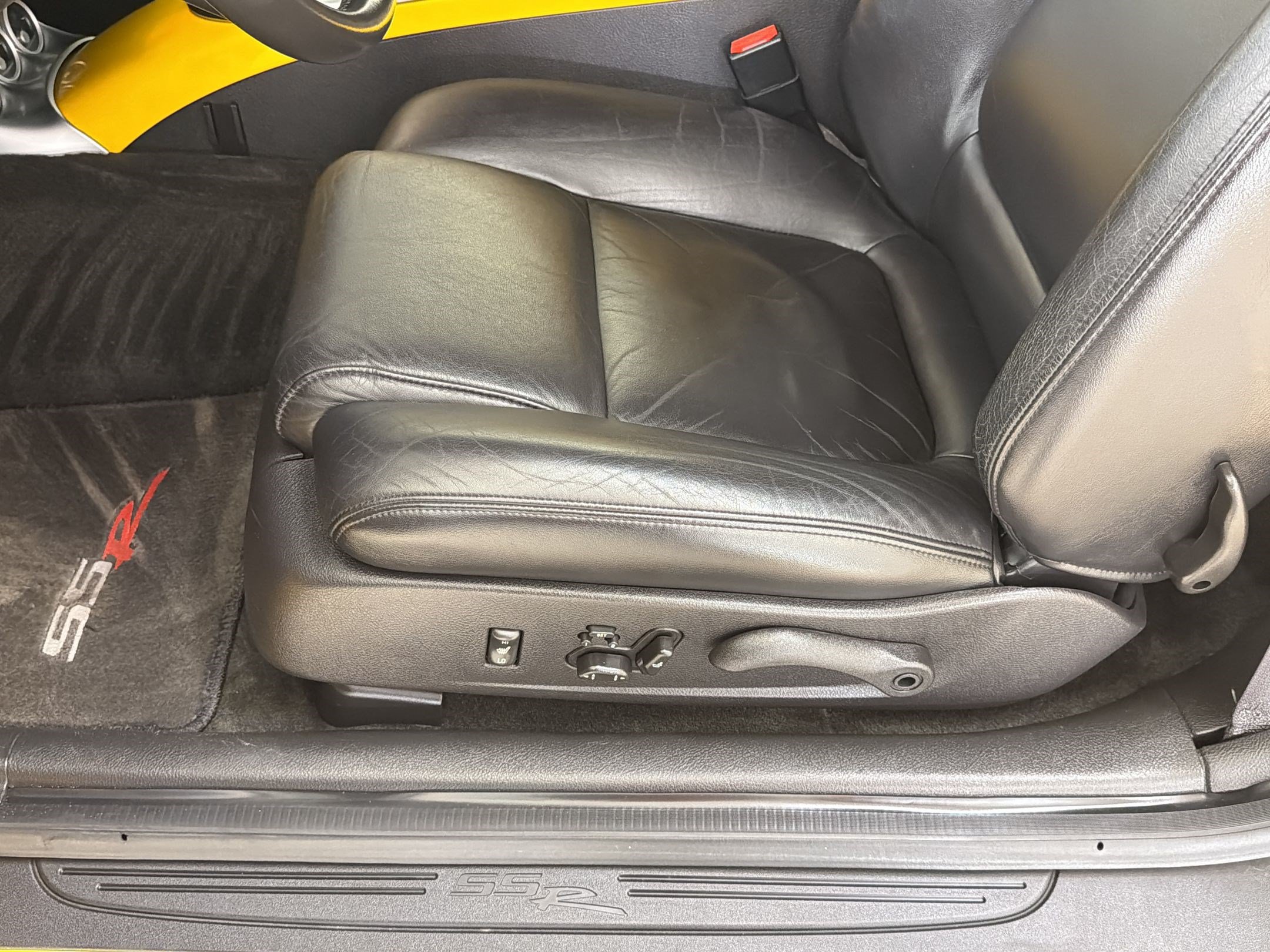 Used 2004 Chevrolet SSR w/ Preferred Equipment Group RWD image 13