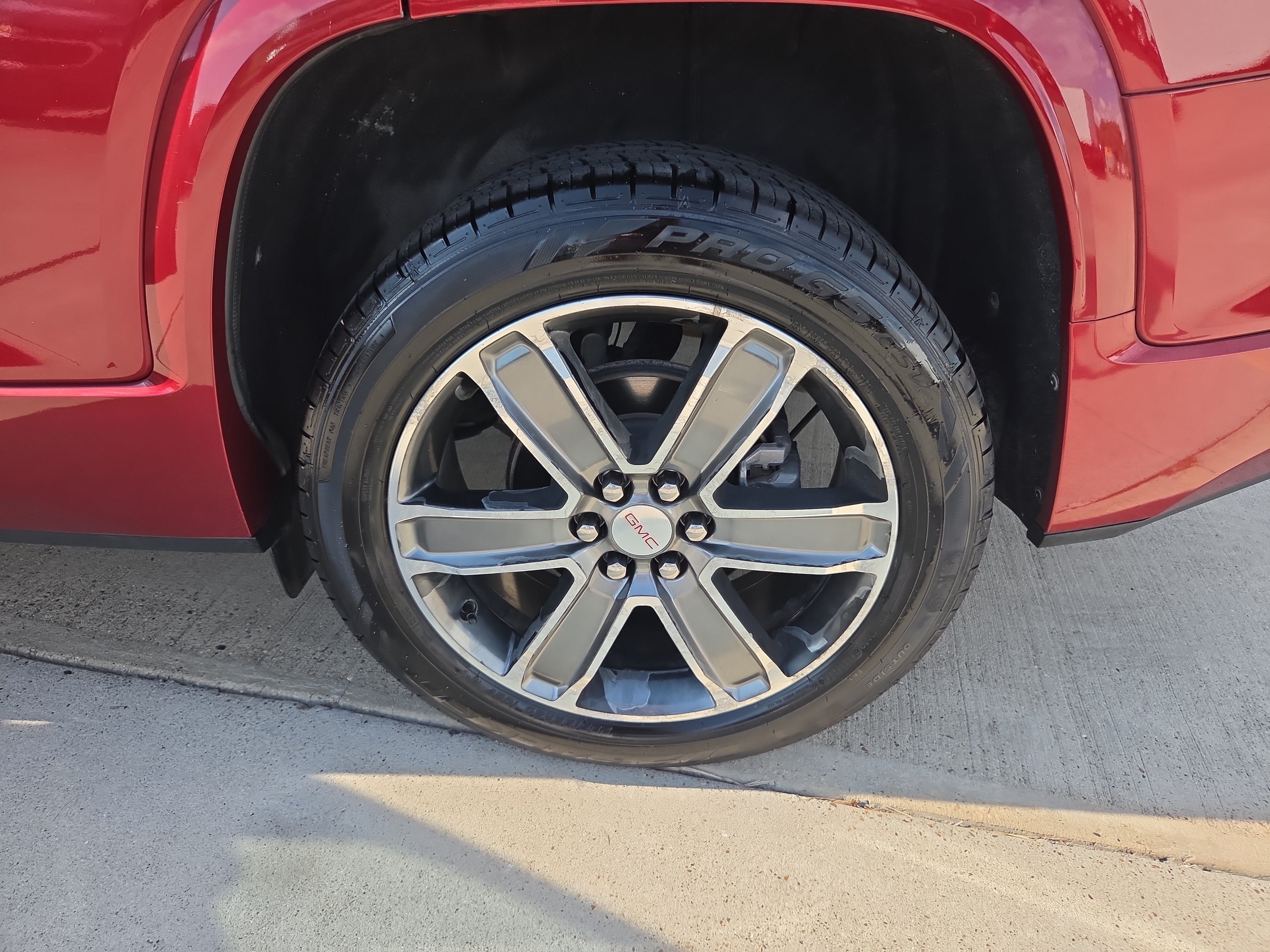 Used 2019 GMC Acadia Denali w/ Technology Package FWD image 29