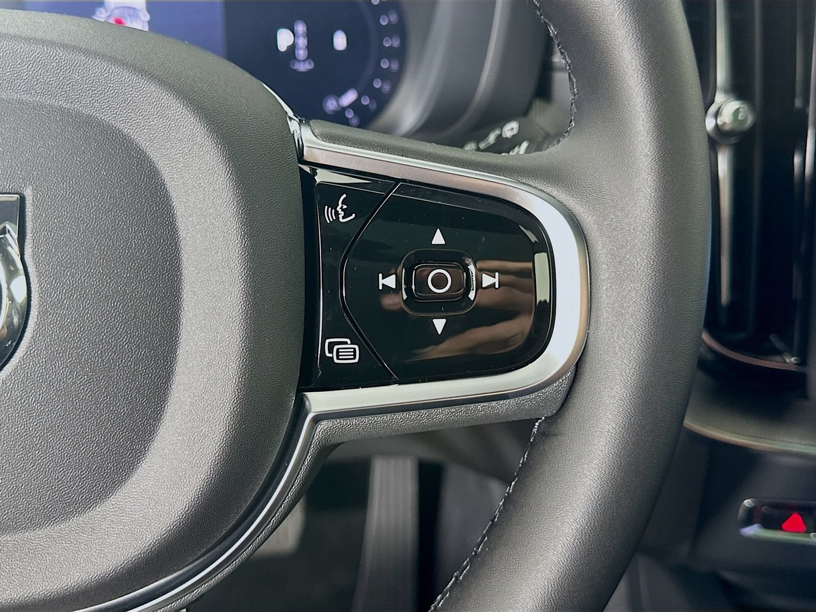 New 2026 Volvo XC60 B5 Ultra w/ Protection Package Premier AWD/4WD image 21