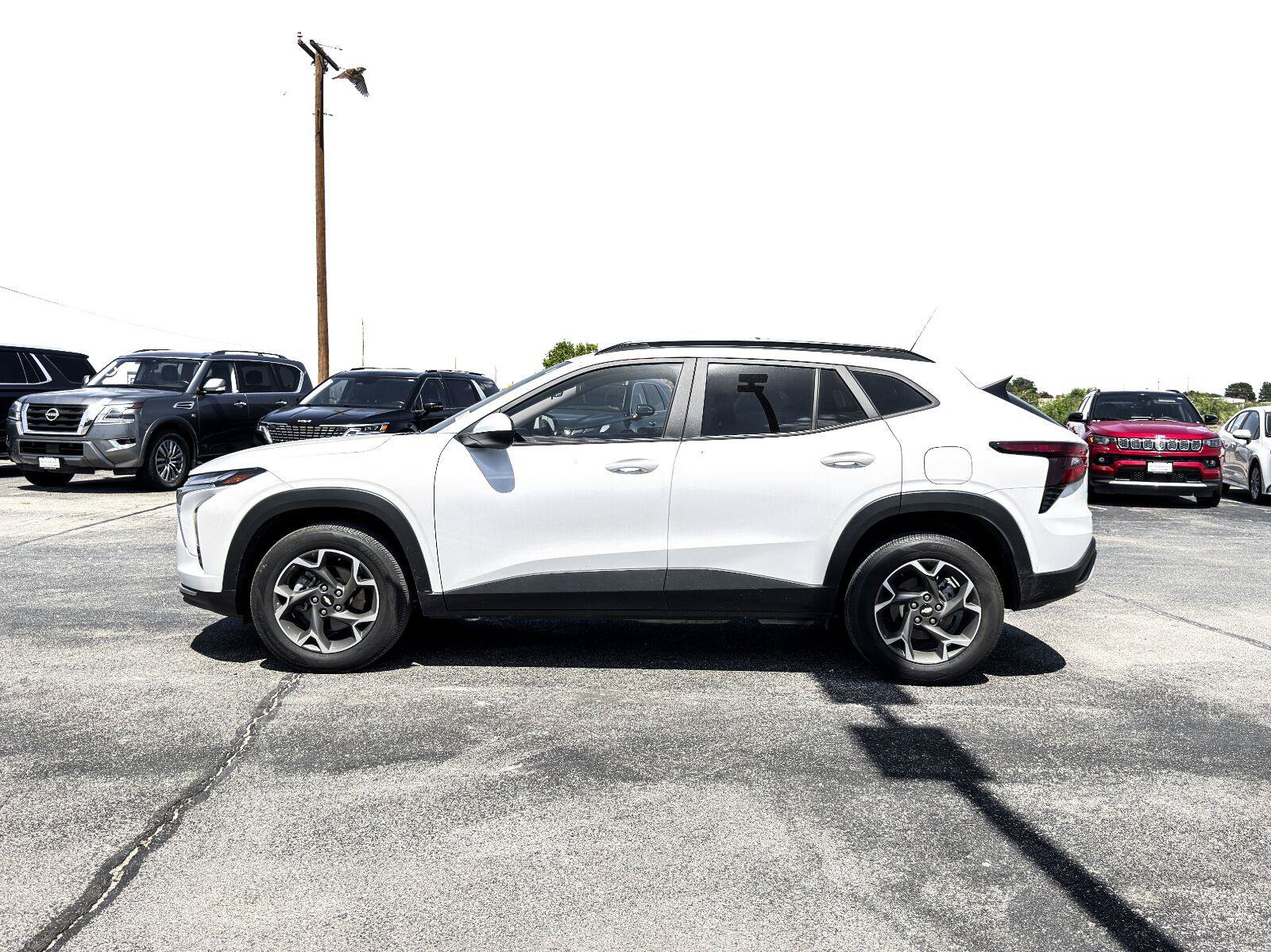 Used 2024 Chevrolet Trax LT FWD image 13