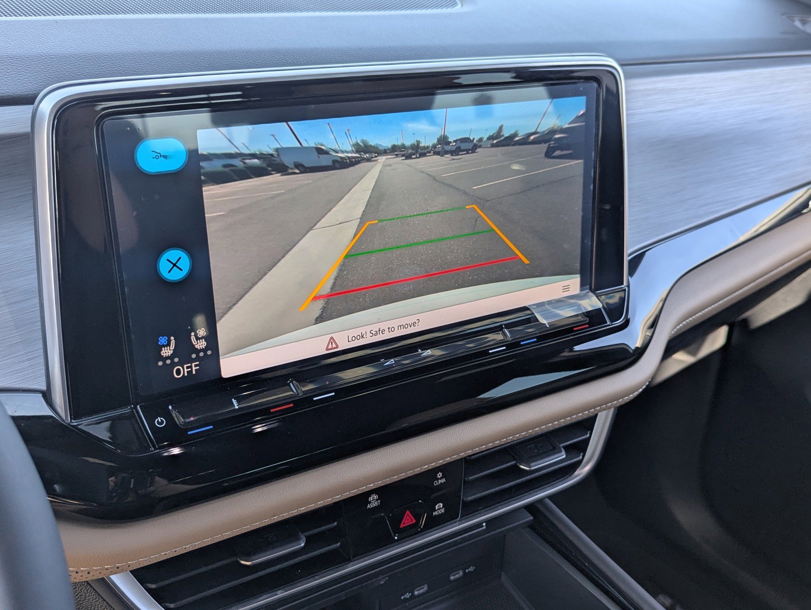 Used 2024 Volkswagen Atlas Cross Sport SE image 30