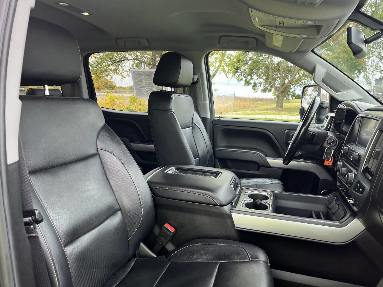 Used 2019 Chevrolet Silverado 2500 LTZ image 37