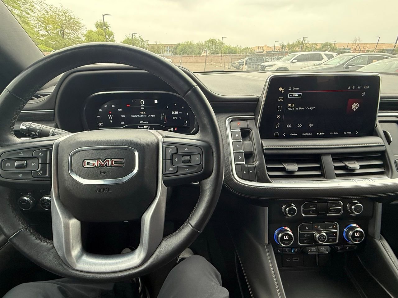 Used 2022 GMC Yukon XL SLT w/ SLT Premium Package image 22