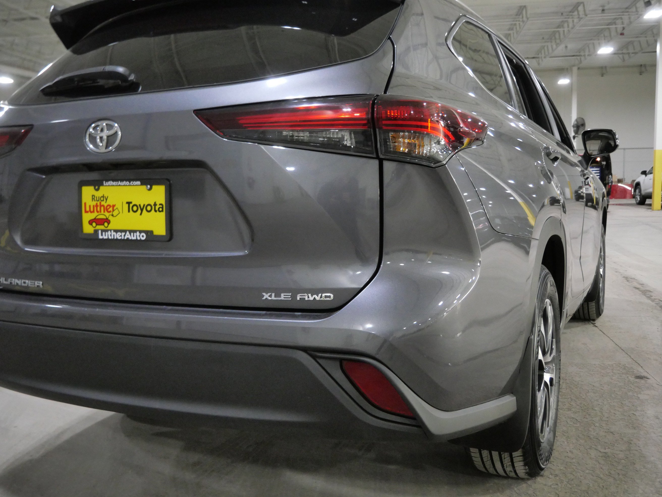 Used 2024 Toyota Highlander XLE image 18