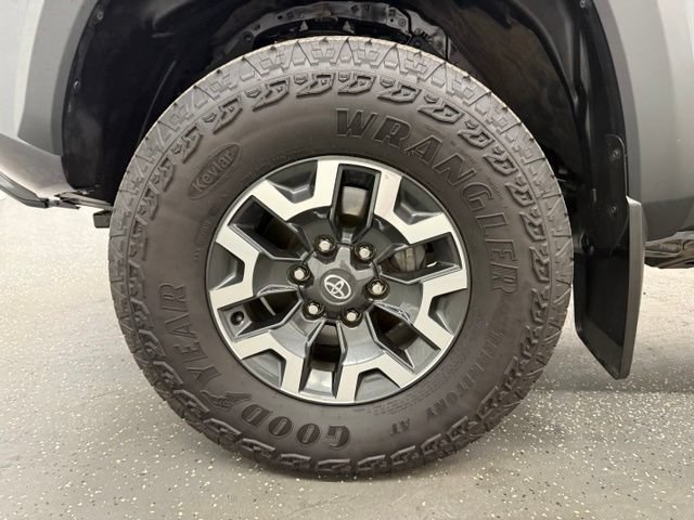 Certified 2023 Toyota Tacoma TRD Off-Road AWD/4WD image 19