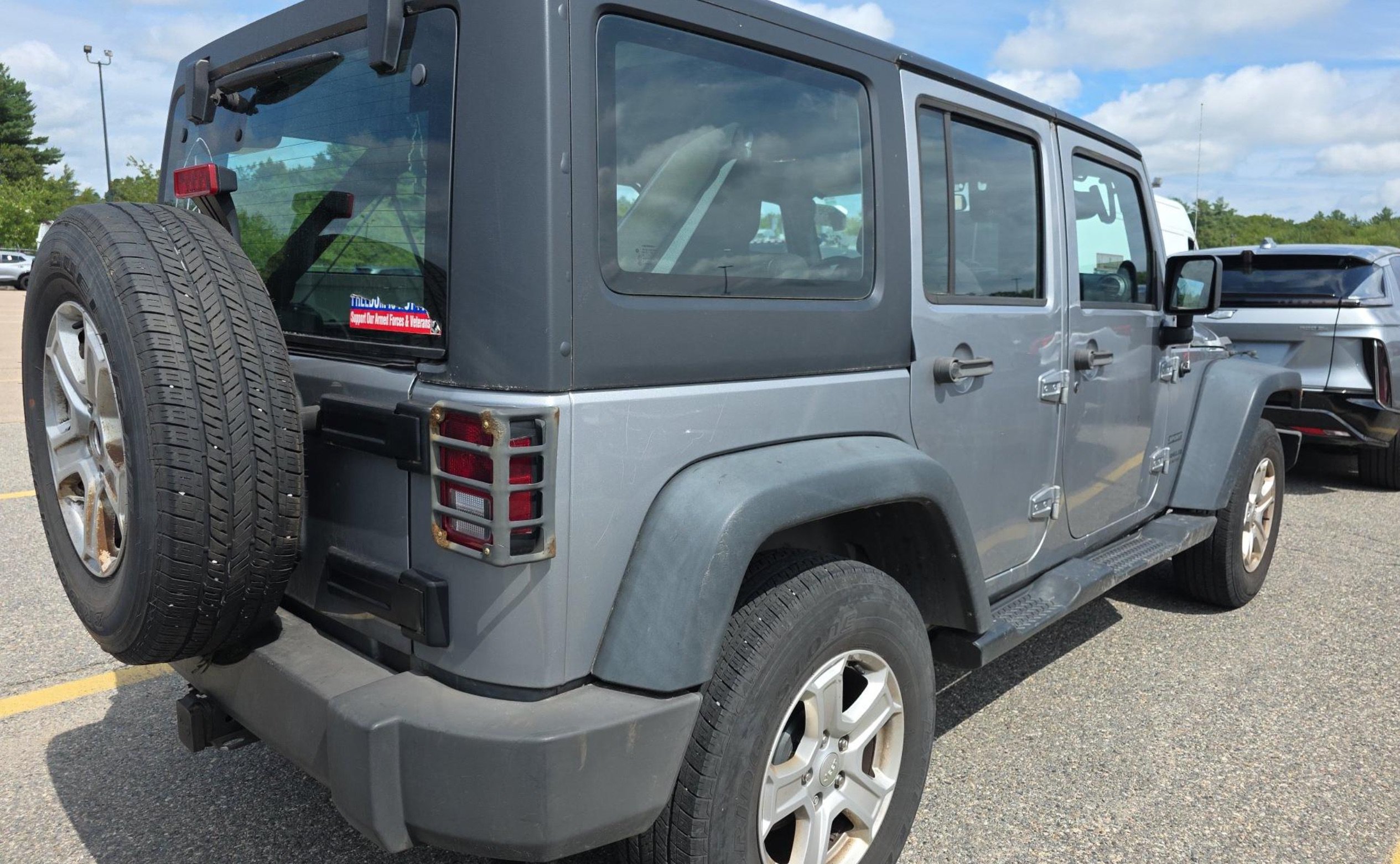 Used 2013 Jeep Wrangler Unlimited Sport w/ Connectivity Group AWD/4WD image 5