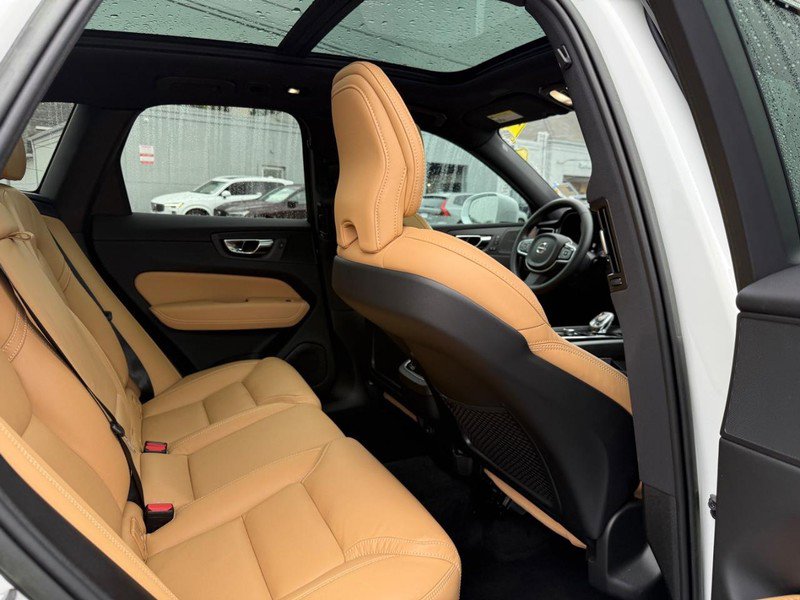 Certified 2023 Volvo XC60 B6 Ultimate w/ Protection Package Premier image 11