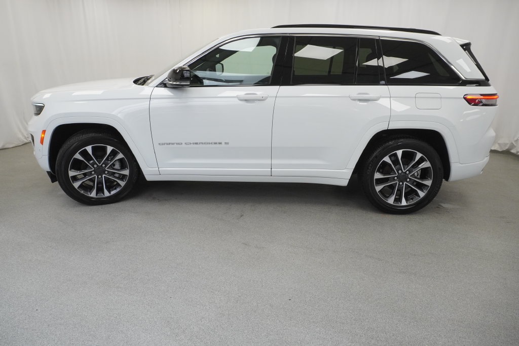 Used 2025 Jeep Grand Cherokee Overland w/ Adv Protech Group III AWD/4WD image 28