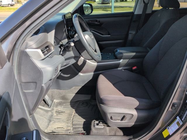 Used 2023 Toyota Highlander LE image 16