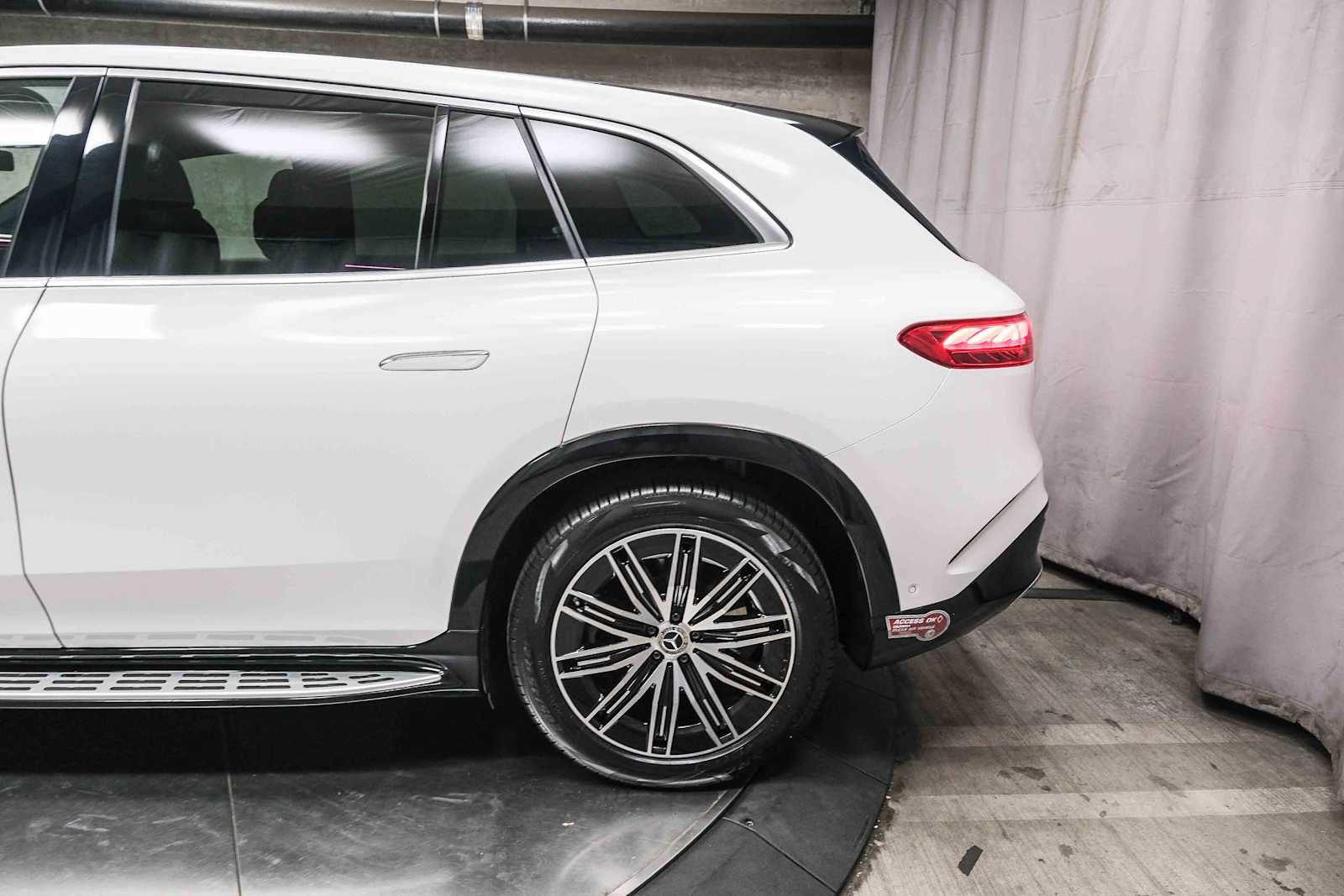Certified 2023 Mercedes-Benz EQS 580 4MATIC SUV image 8