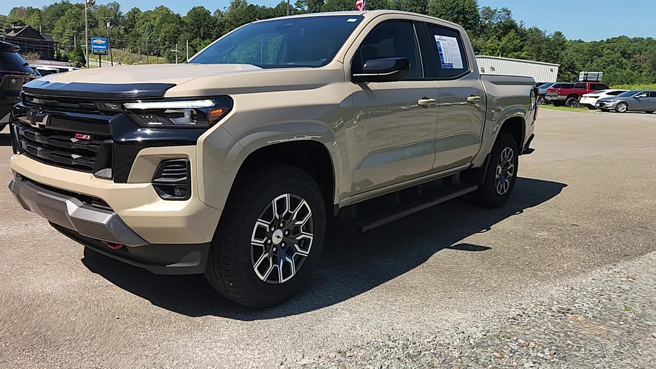 Used 2024 Chevrolet Colorado Z71 w/ Z71 Convenience Package 2 AWD/4WD image 2