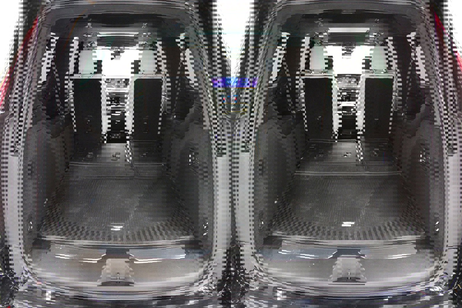 Certified 2025 Cadillac Escalade ESV Sport Platinum image 10