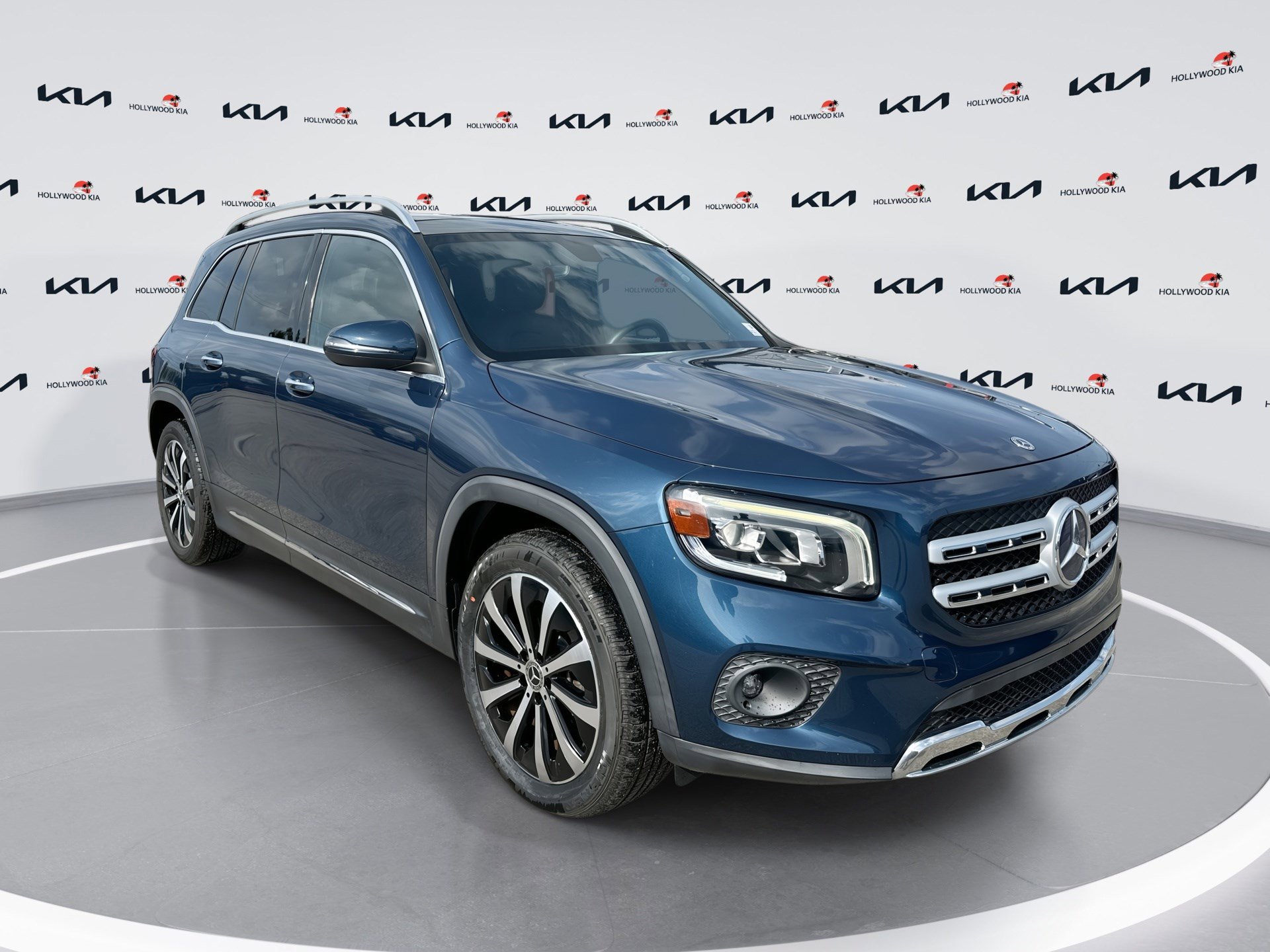 Used 2021 Mercedes-Benz GLB 250 w/ Premium Package image 1