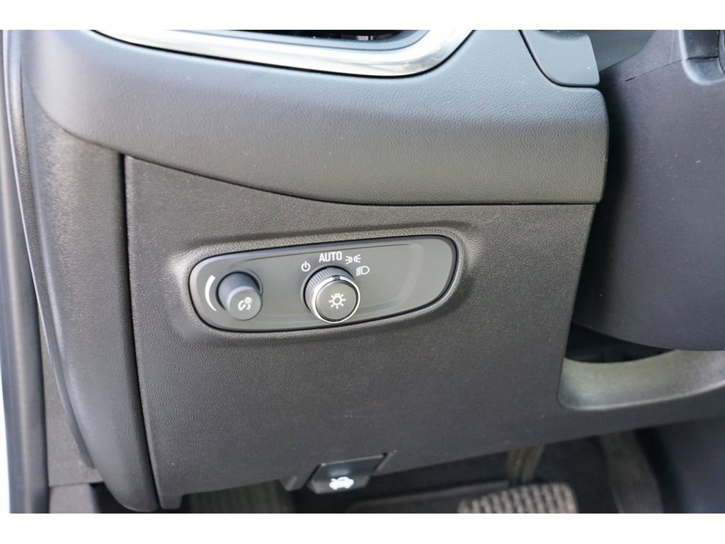 Used 2021 Chevrolet Equinox LS w/ LS Convenience Package image 18