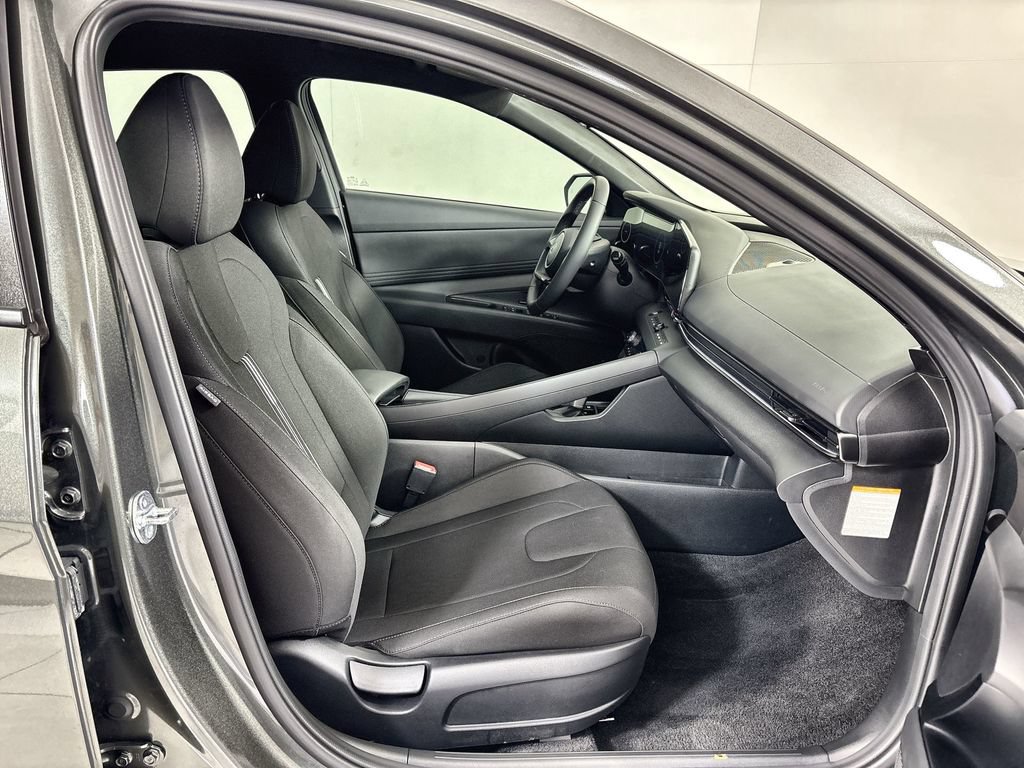 Certified 2025 Hyundai Elantra SEL FWD image 25