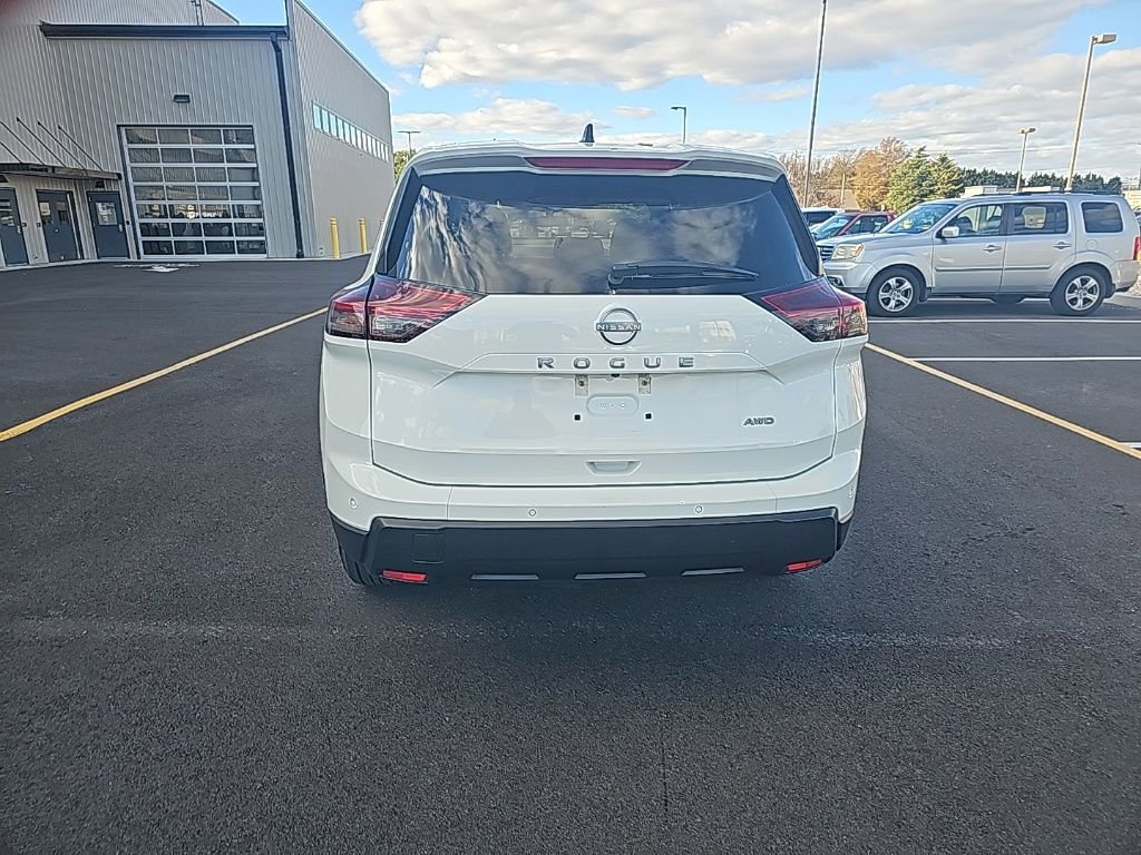 Used 2024 Nissan Rogue S image 6
