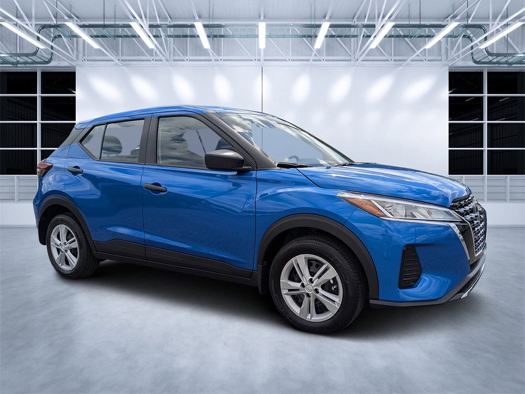 New 2025 Nissan Kicks Play S
