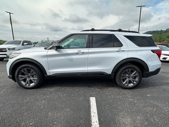 New 2026 Ford Explorer Active w/ Active Comfort Package AWD/4WD image 2