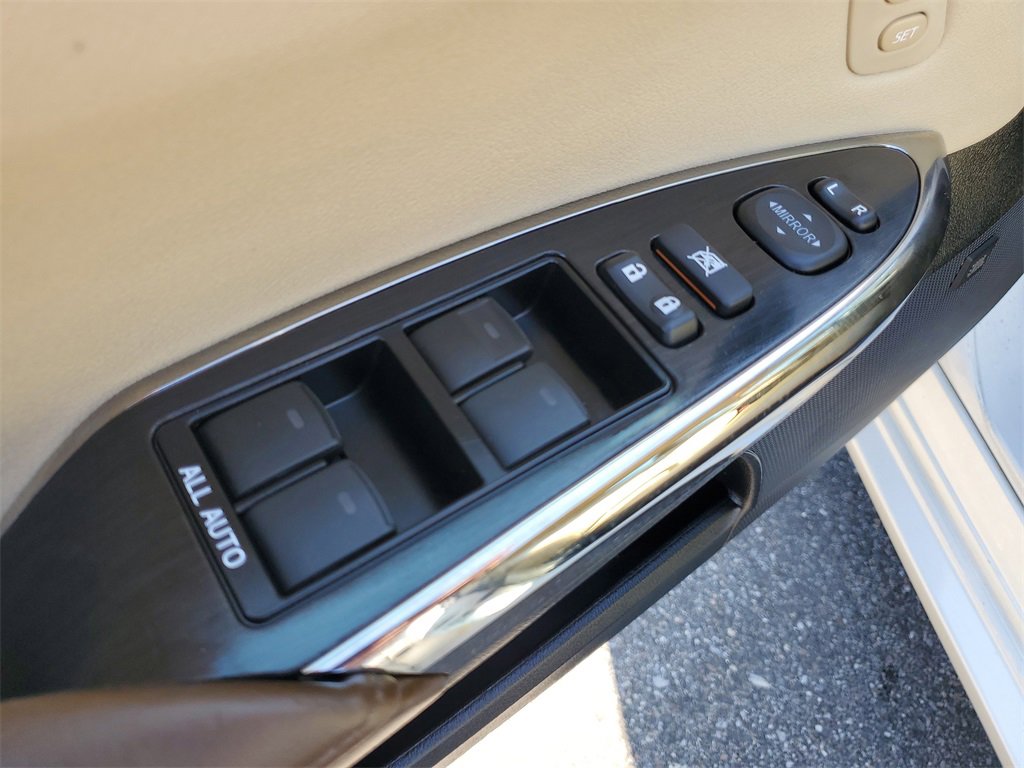 Used 2015 Toyota Avalon Limited image 46