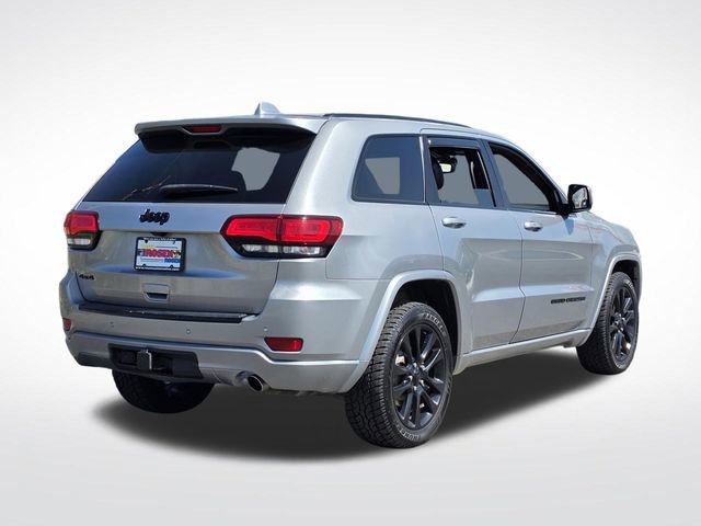 Used 2017 Jeep Grand Cherokee Altitude image 3