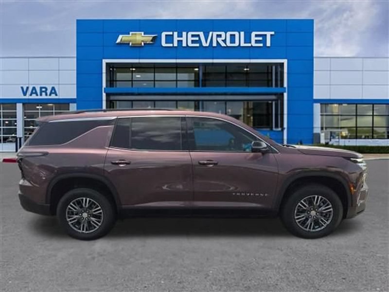 Used 2024 Chevrolet Traverse LT w/ Enhanced Driving Package FWD image 2
